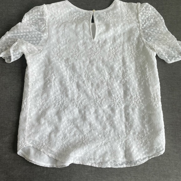 NWOT Super cute Loft blouse with puff sleeves! - Picture 9 of 10